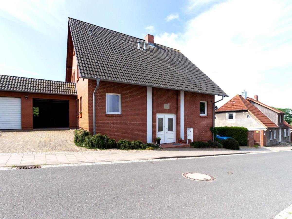 Grosszuegige Ferienwohnung Im Haus "Anno 2000" Bergen Auf Rugen Exterior photo